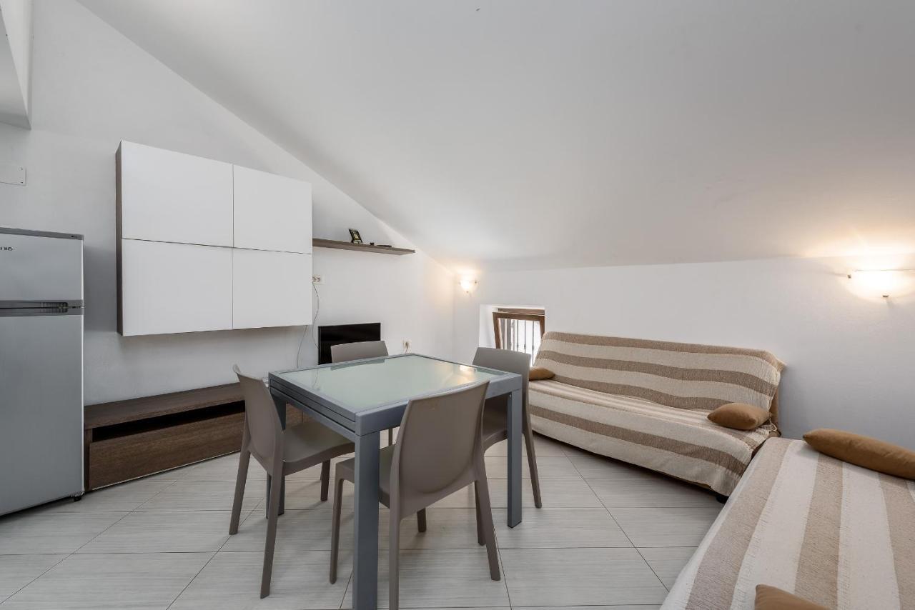 Apartments Dante Умаг Екстериор снимка