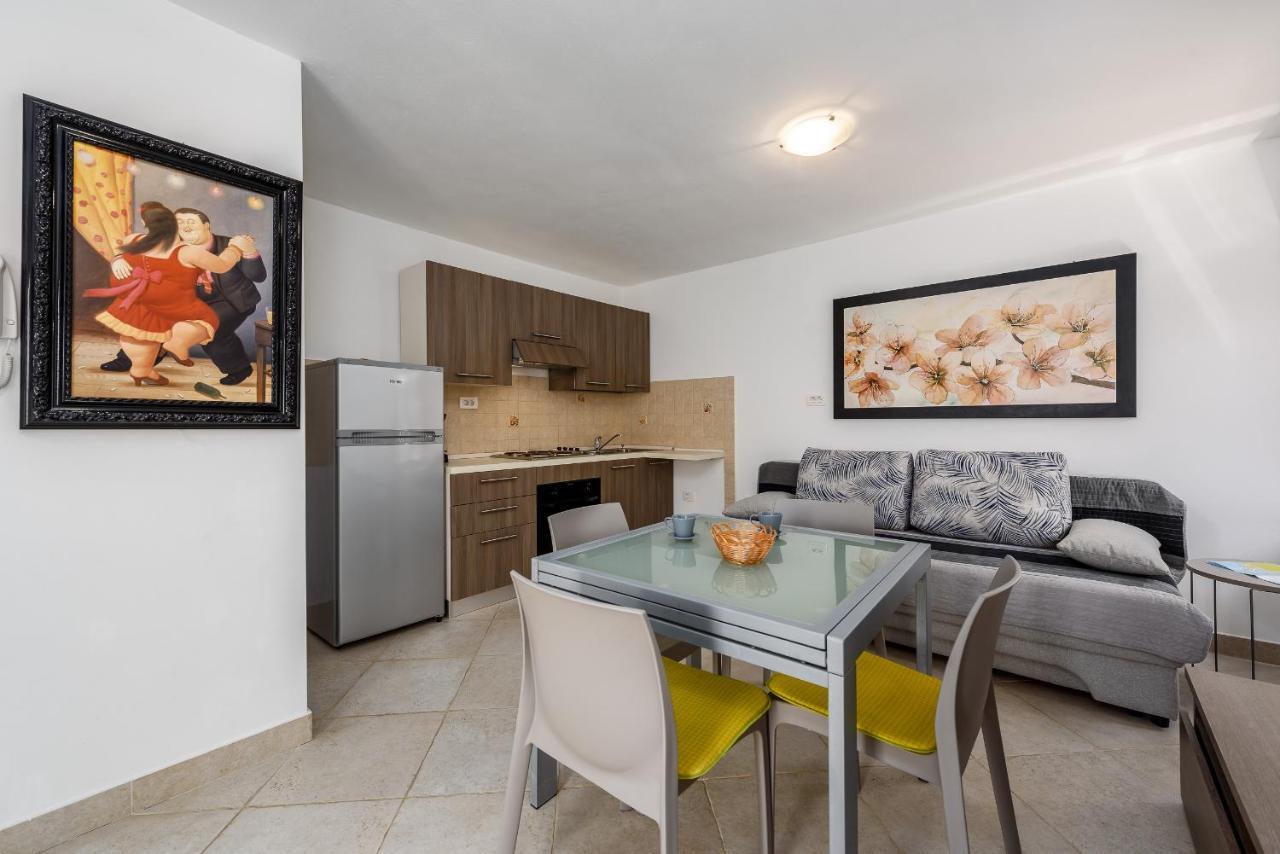 Apartments Dante Умаг Екстериор снимка