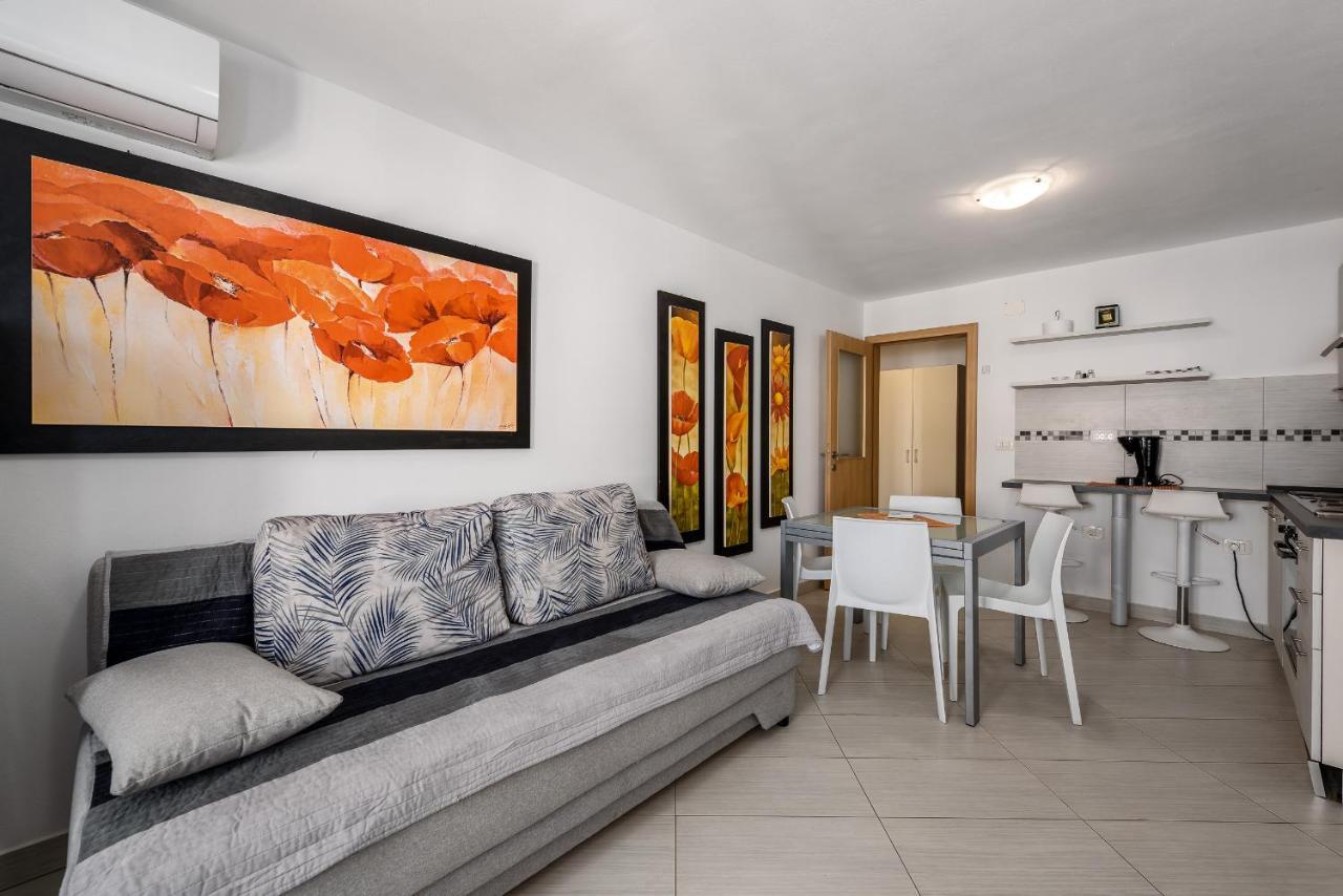 Apartments Dante Умаг Екстериор снимка