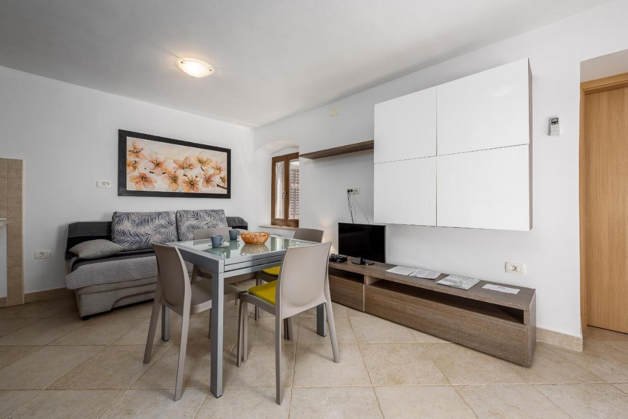 Apartments Dante Умаг Екстериор снимка