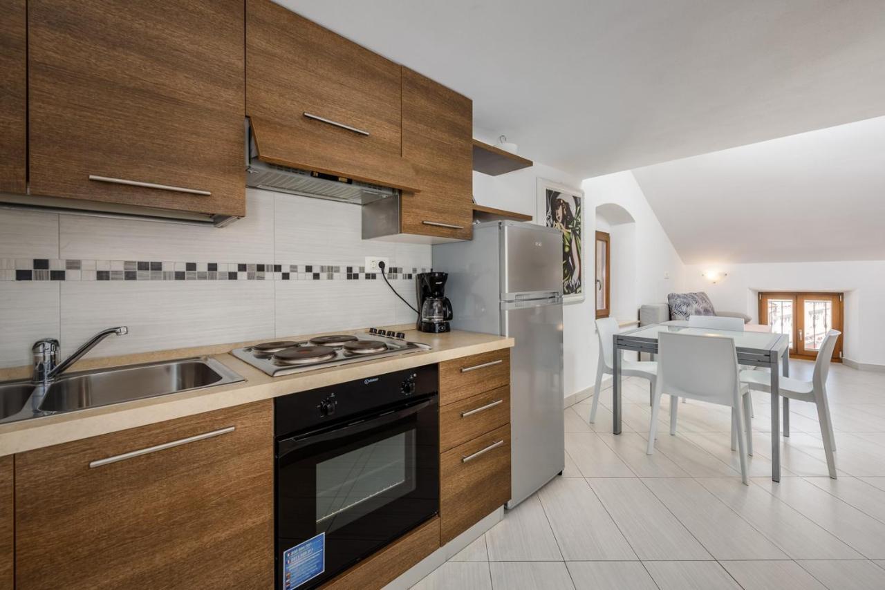 Apartments Dante Умаг Екстериор снимка