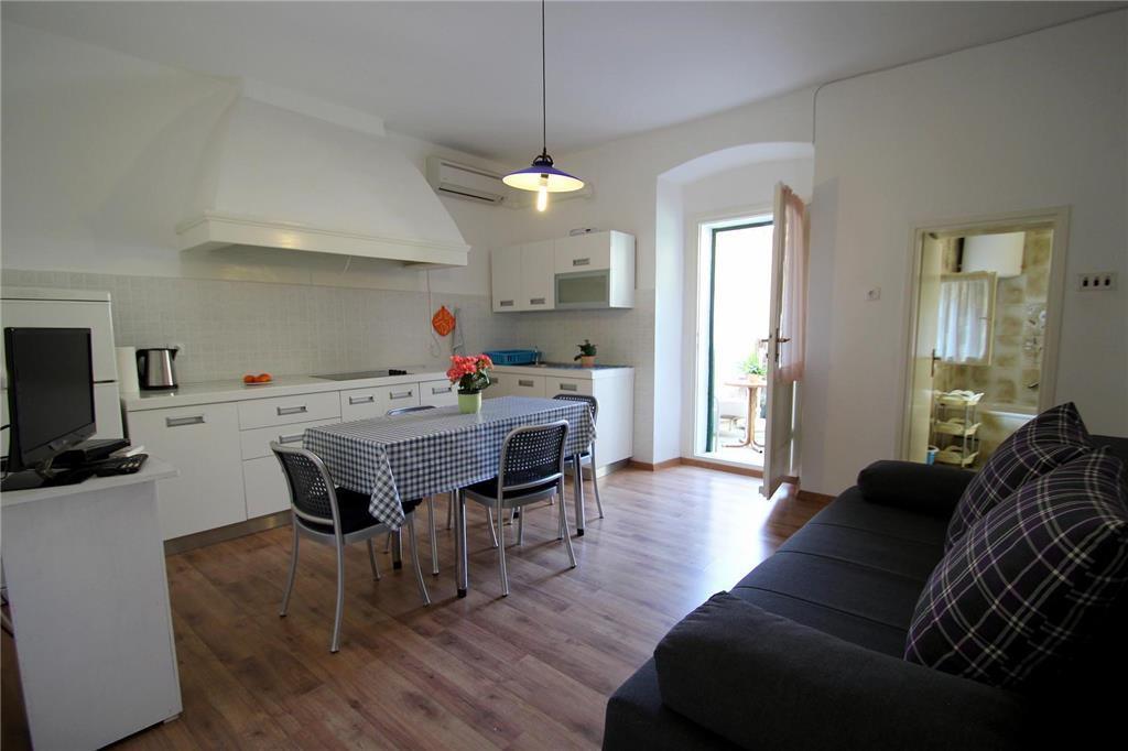 Apartments Dante Умаг Стая снимка